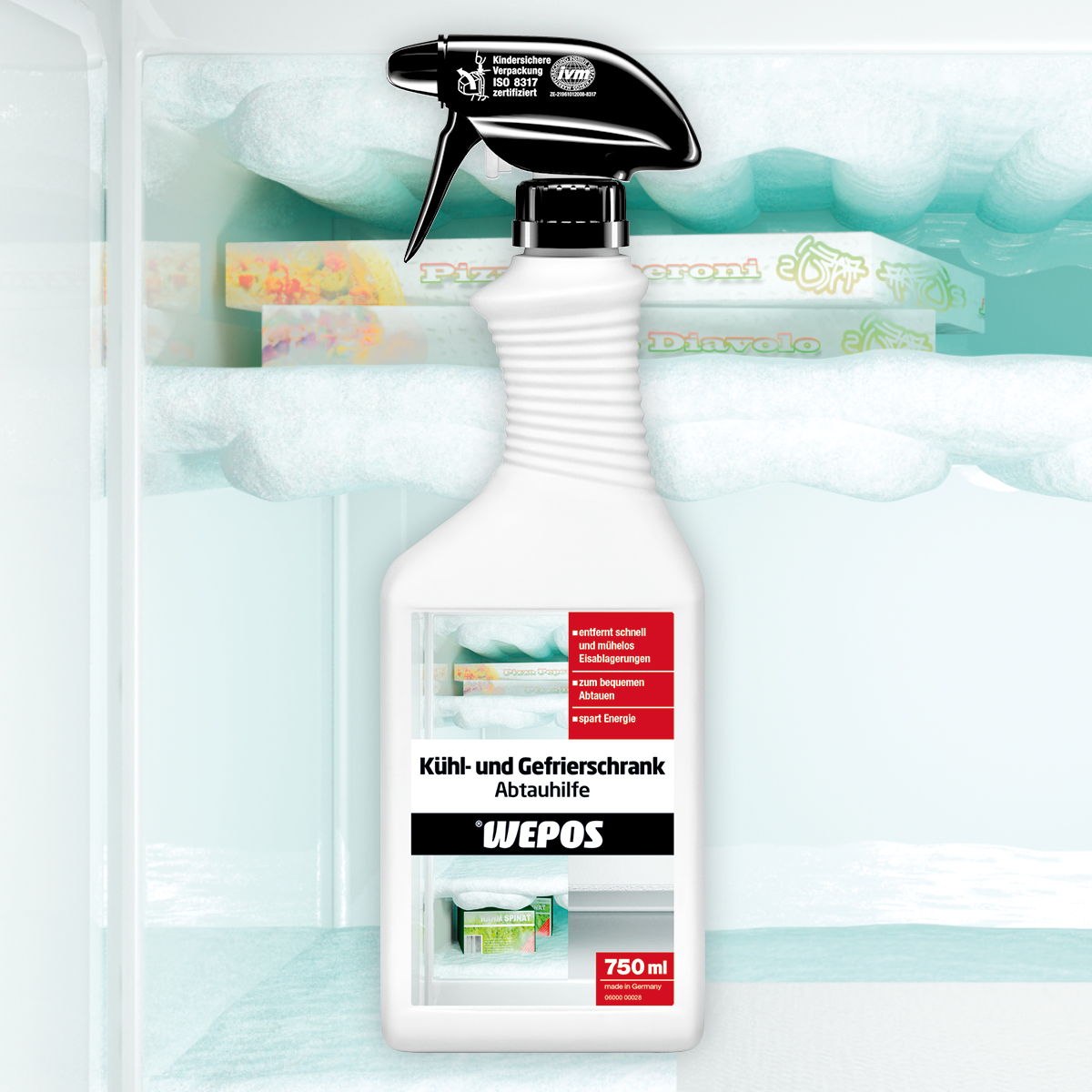 Fridge & Freezer Defroster Sprühflasche Wepos Kühl- und Gefrierschrankreiniger vor offenem Gefrierfach